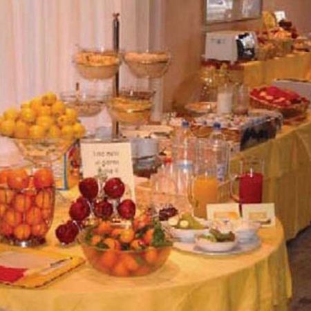 Hotel Moderno Ріміні Екстер'єр фото