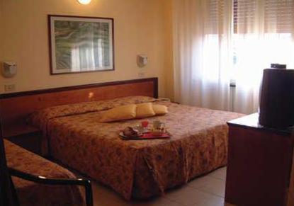 Hotel Moderno Ріміні Номер фото